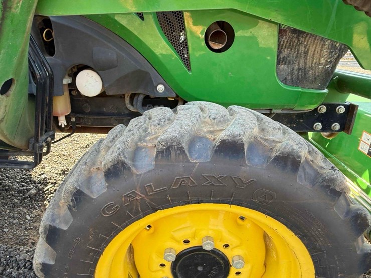 2020-john-deere-3032e-image-24