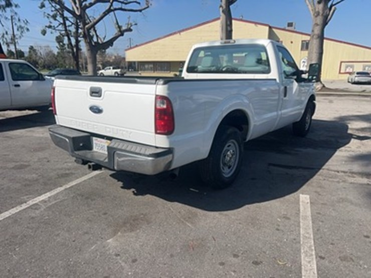 2013-ford-f250-xl-image-4