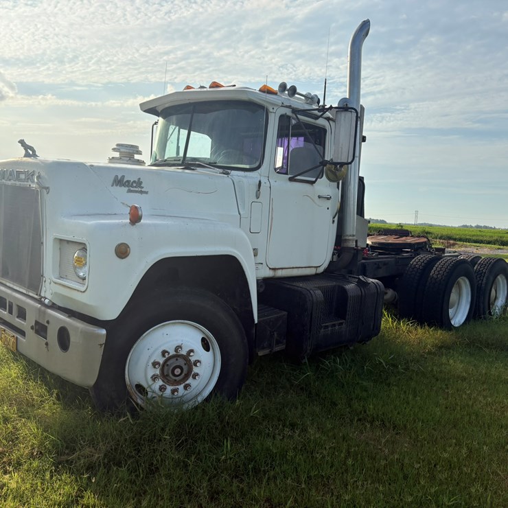 1982 MACK R686