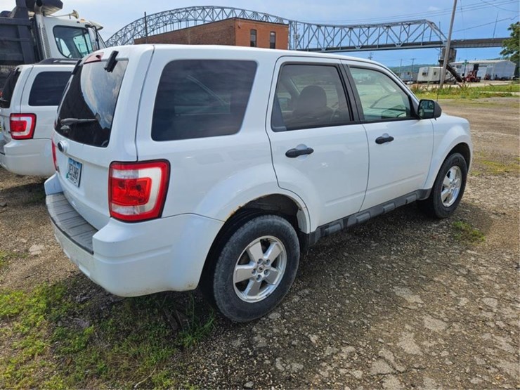 2011-ford-escape-image-5