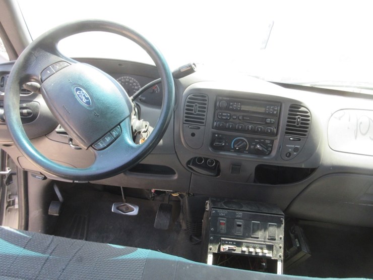 2004-ford-f150-xl-image-10