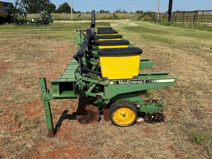 john-deere-7300-image-3