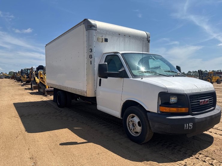 2012-gmc-savana-box-truck-image-4