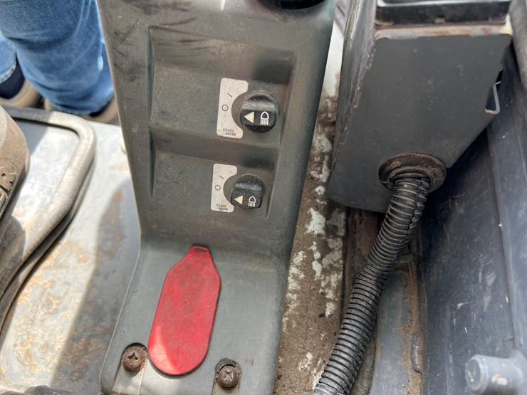 2019-takeuchi-tl8-image-12