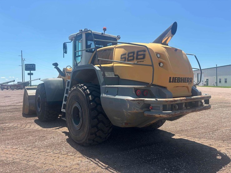 2017-liebherr-l586-image-6