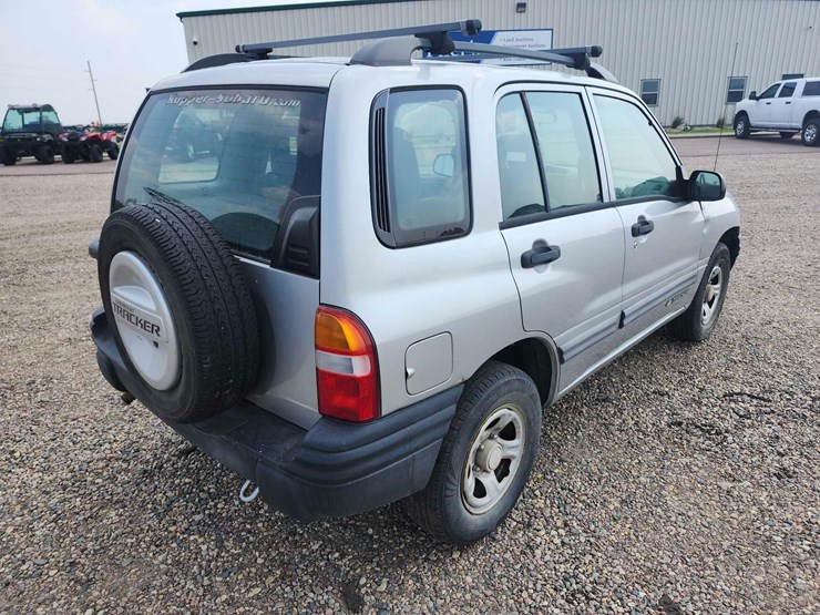 2003-chevrolet-tracker-image-3