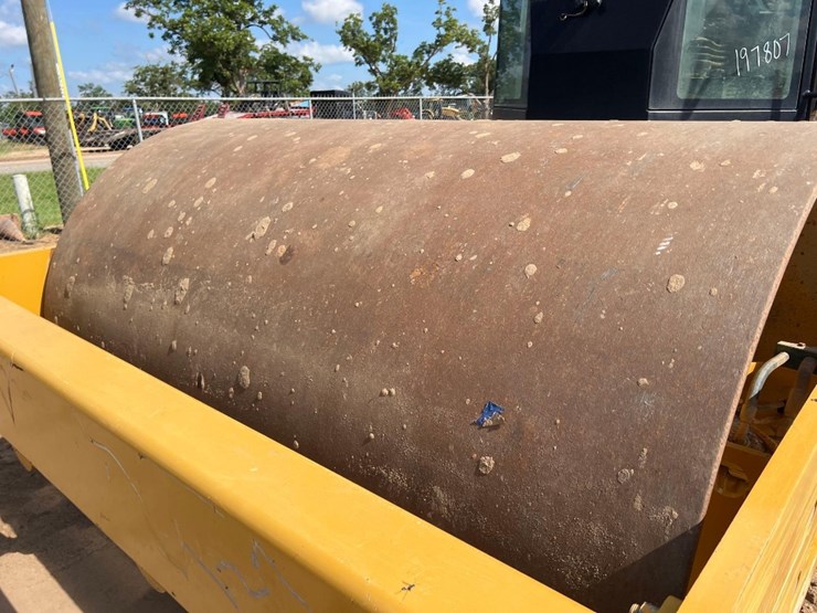 2022-caterpillar-cs54b-image-9
