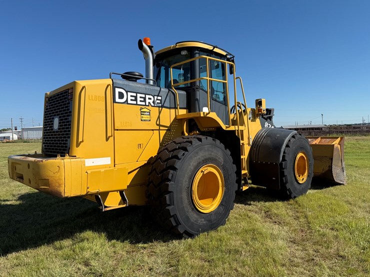 deere-824j-image-11