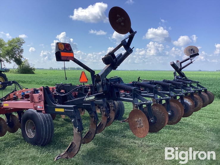 case-ih-730b-ecolo-tiger-7-shank-ripper-image-13