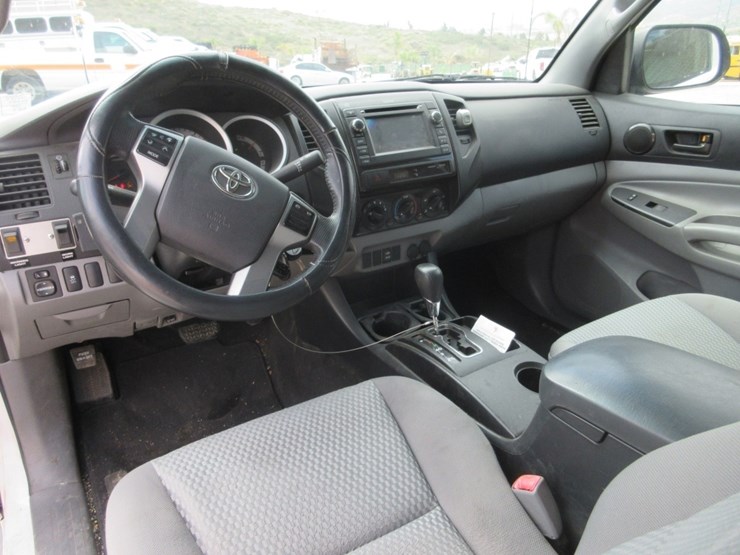 2013-toyota-tacoma-image-8