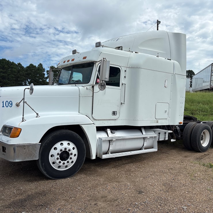 #109 • 1999 FREIGHTLINER FLD120 TRUCK TRACTOR