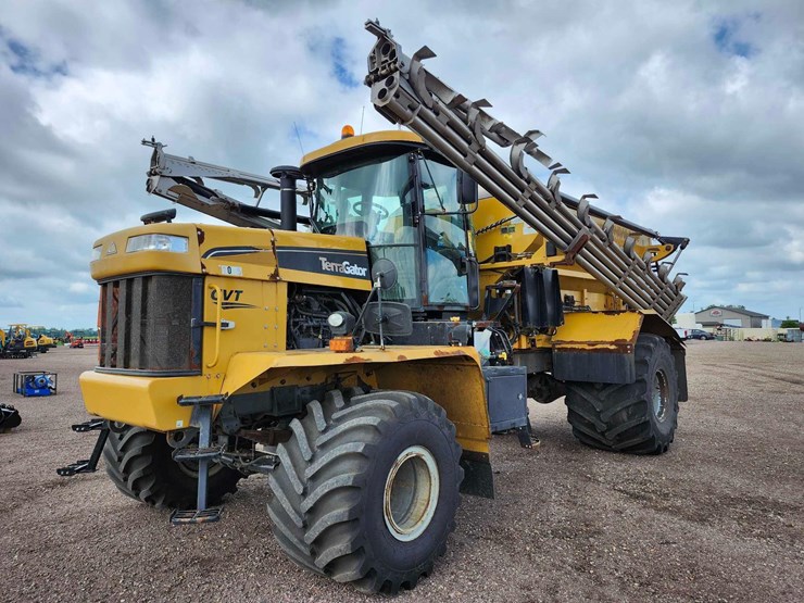 terra-gator-8400-applicator-image-1