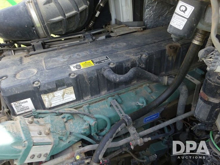 2005-volvo-10-image-63