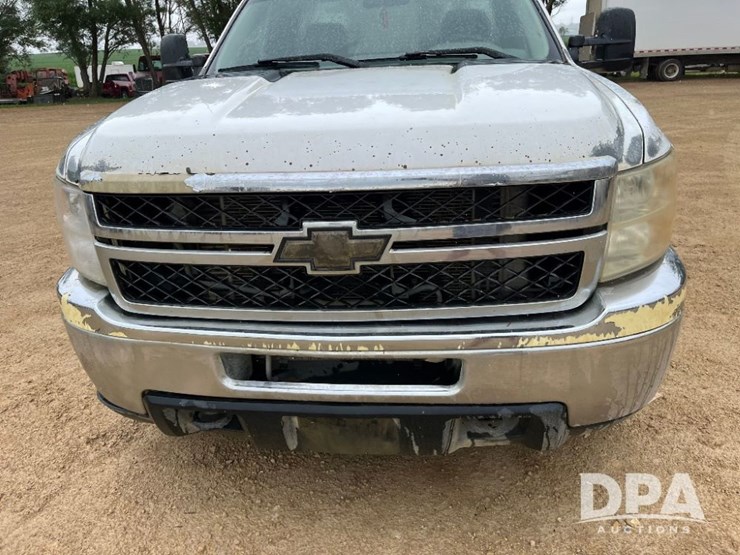 2011-chevrolet-silverado-2500-image-26