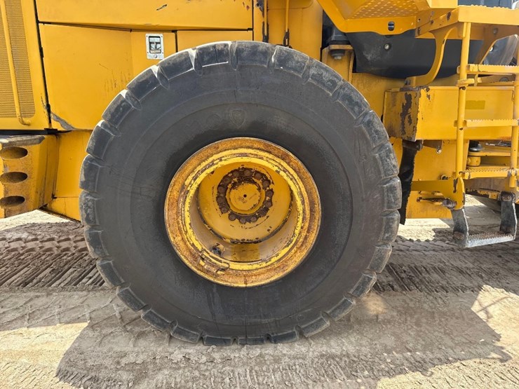 2015-deere-744k-image-12