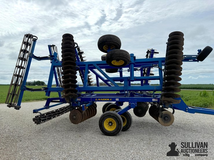 2011-landoll-7431-26-image-3