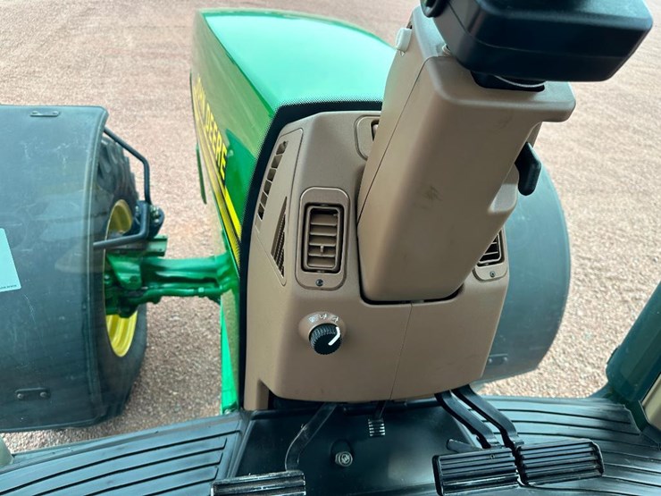 john-deere-8210-image-66