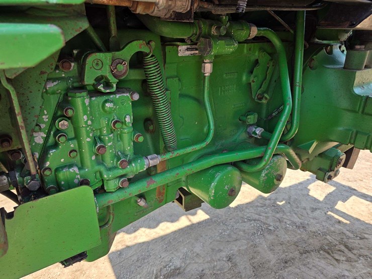 1988-john-deere-4650-image-32