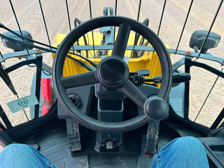 2019-deere-244l-image-53