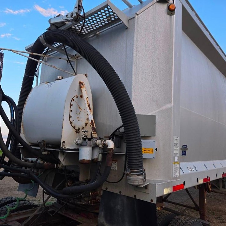 2004 Walinga Feed Trailer