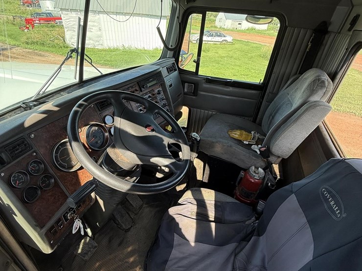 2005-kenworth-w900-image-17