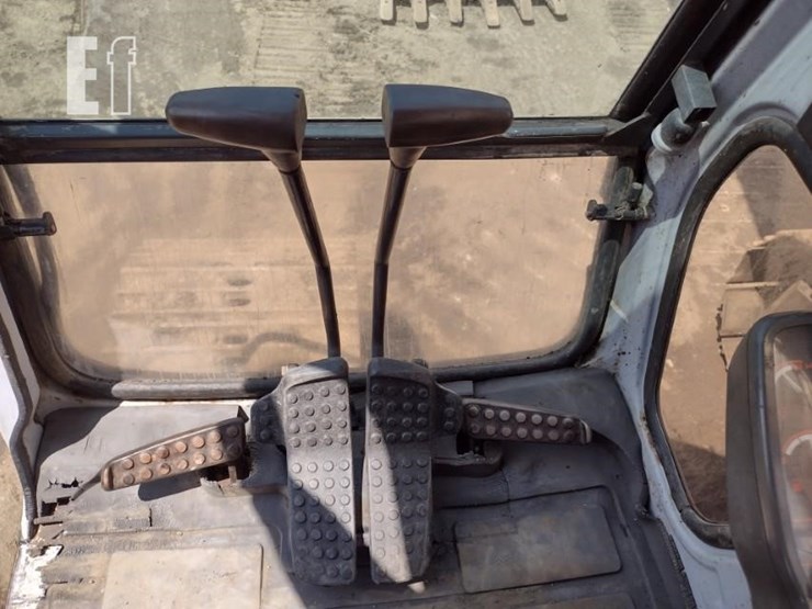 1992-deere-490e-image-7