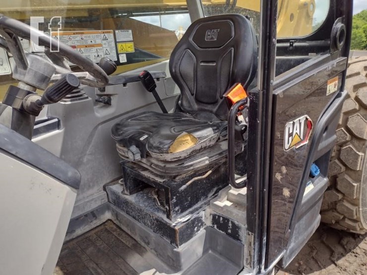 2021-caterpillar-tl1055-image-12