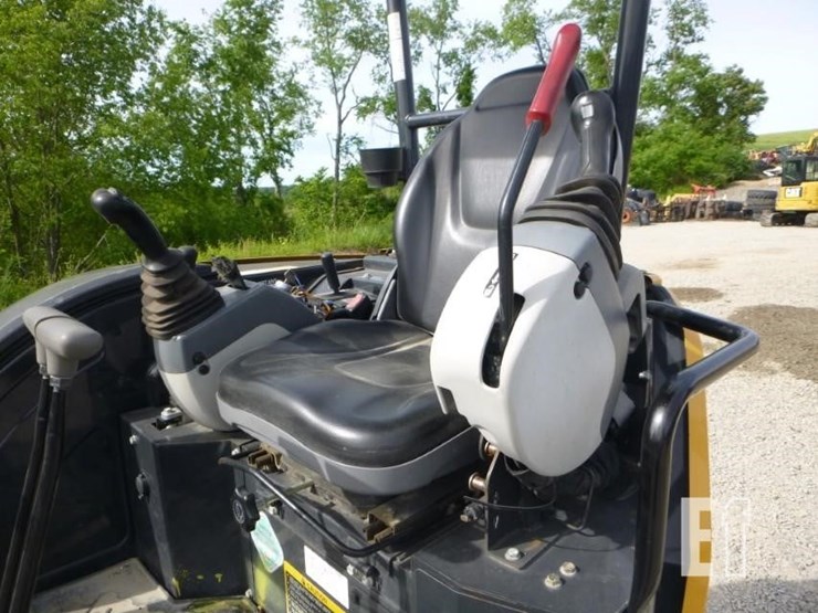 2022-deere-26g-image-12