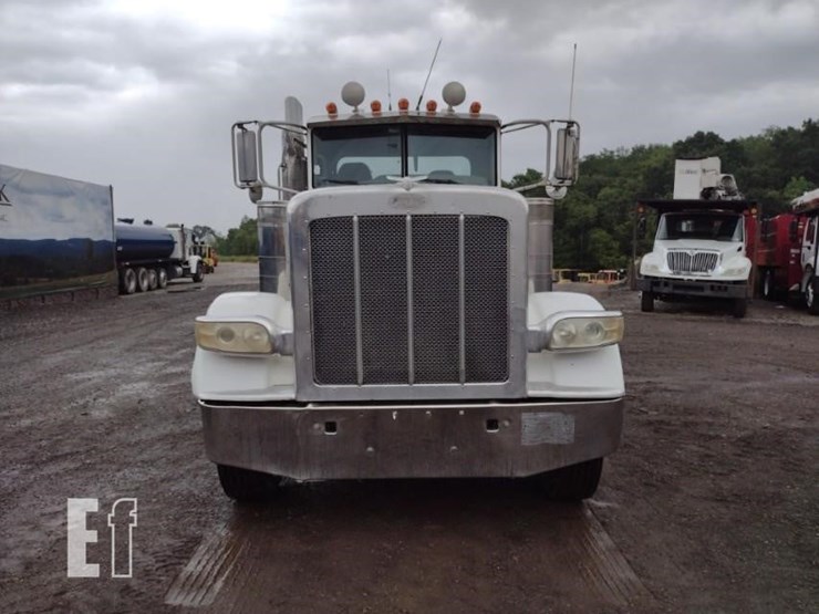 2008-peterbilt-388-image-2