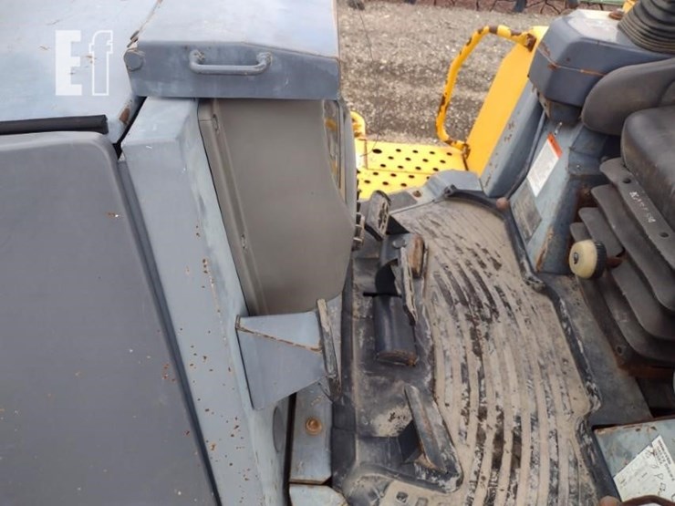 2005-komatsu-d65ex-15-image-10