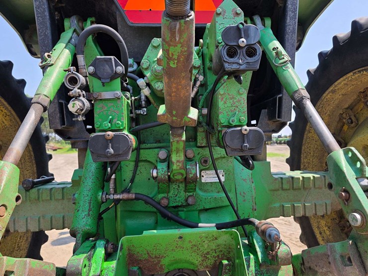 1988-john-deere-4650-image-13