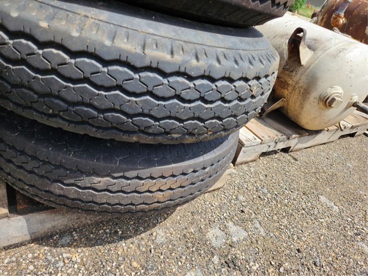 #2576-•-pallet-of-trailer-tires-image-10