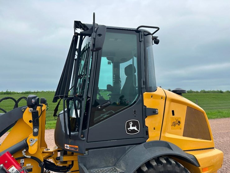 2019-deere-244l-image-18
