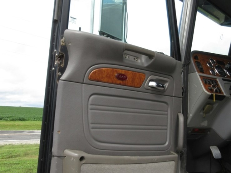 2007-peterbilt-378-image-16