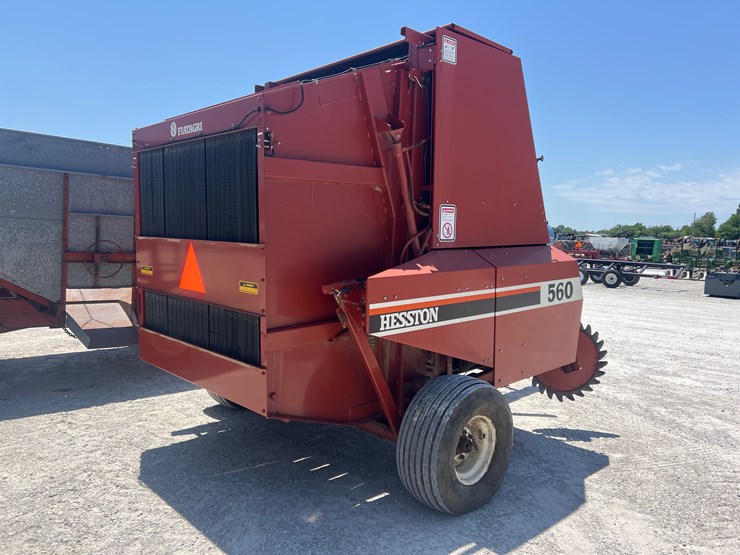 hesston-560-image-7