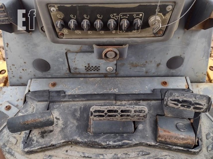 2005-komatsu-d65ex-15-image-7