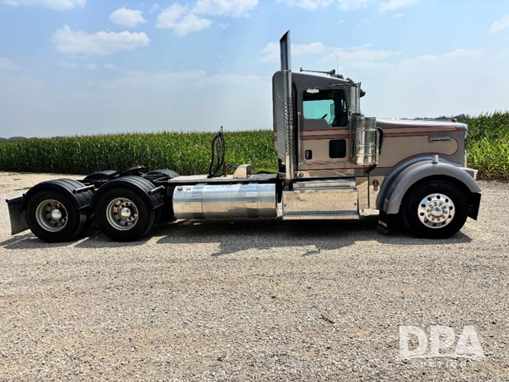 2014-kenworth-w900-image-9