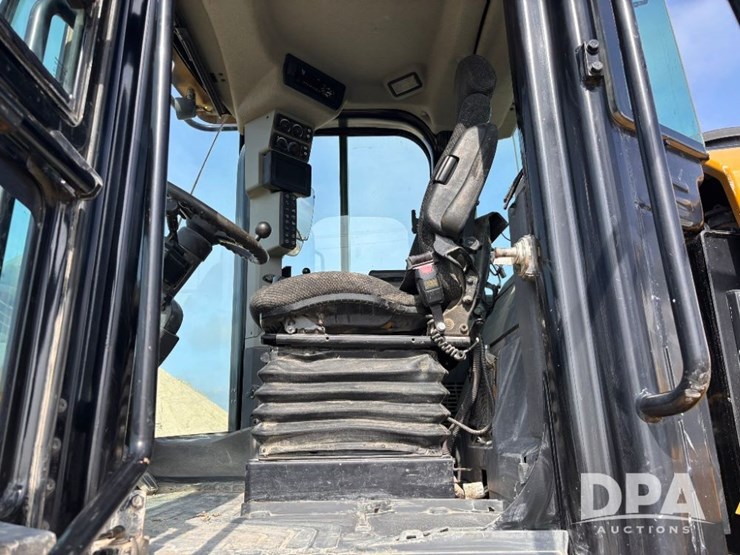 2014-caterpillar-950m-image-65