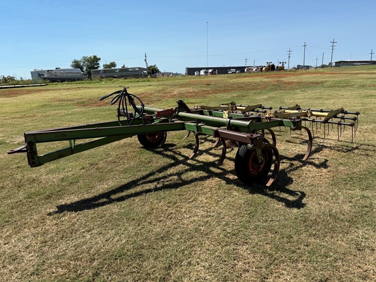 john-deere-100-image-1