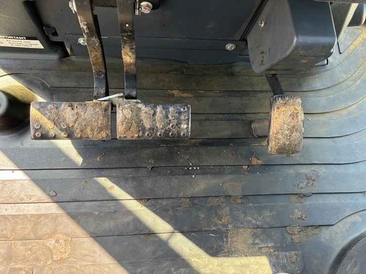 2019-deere-310l-ep-image-22