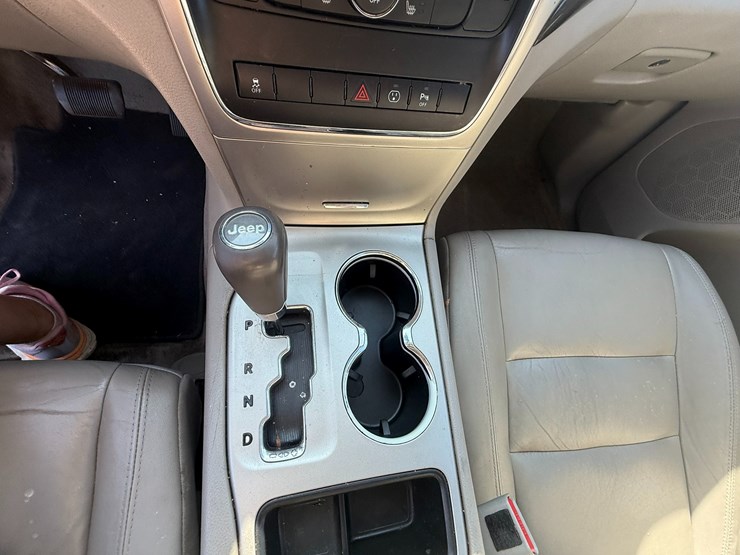 2013-jeep-grand-cherokee-image-30