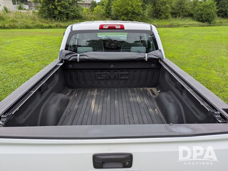 2016-gmc-sierra-pickup-(lt1366)-image-23