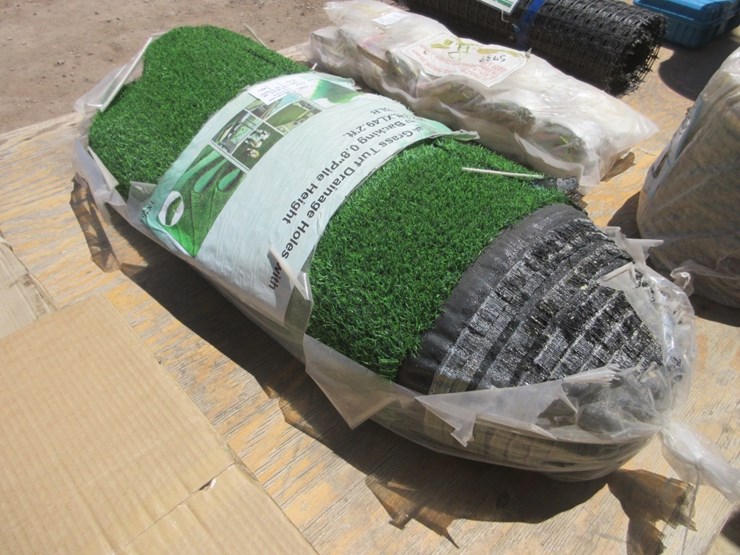 new-unused-3.3'-x-49.2'-artificial-turf,-image-3