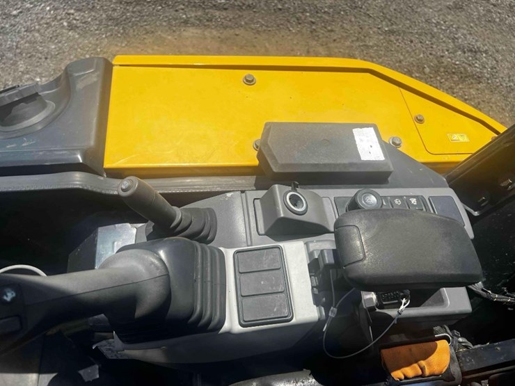 2020-caterpillar-302.7d-image-11