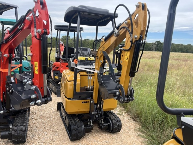 cfg-qk18r-mini-excavator-image-2