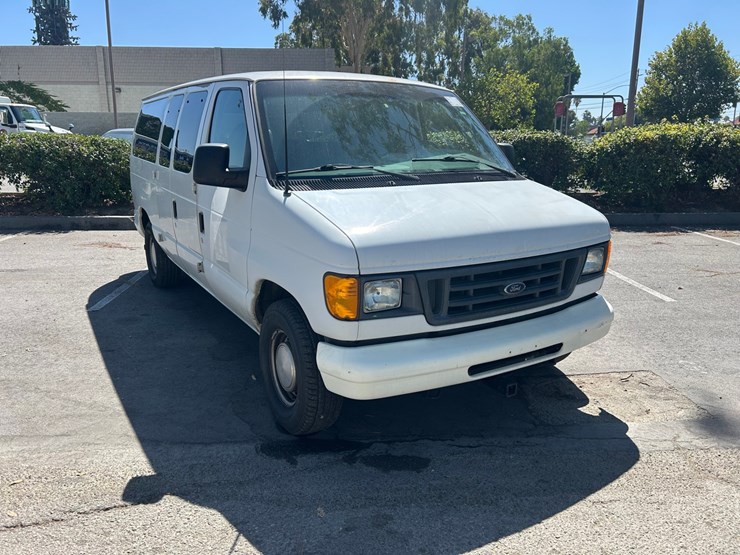 2003-ford-e150-image-1