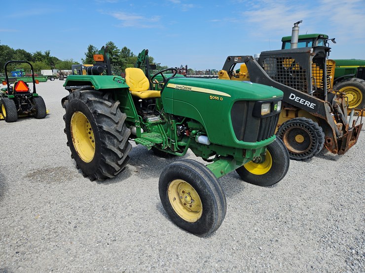 2011-john-deere-5055d-image-1