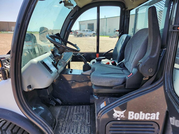 2016-bobcat-toolcat-5600-image-11