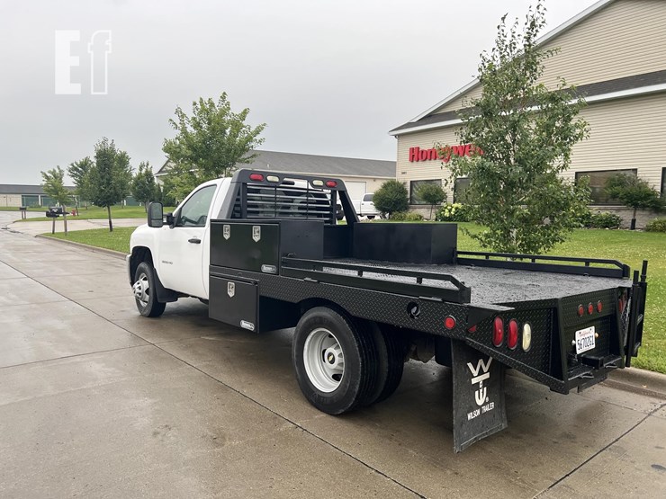 2011-chevrolet-3500hd-image-27