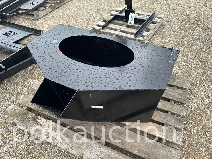 115---mini-universal-attach.-skid-steer-concrete-placement-bucket-image-1